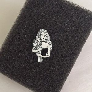 🍏50% OFF/3+...Young Girl with Flower Bouquet Pin